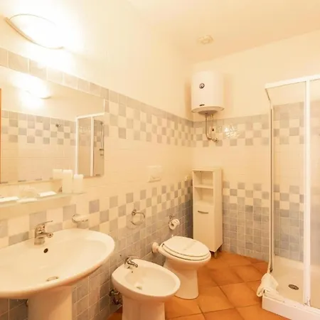 Apartment Relaxing Cristal Blu Sleeps 4 Num1494 *